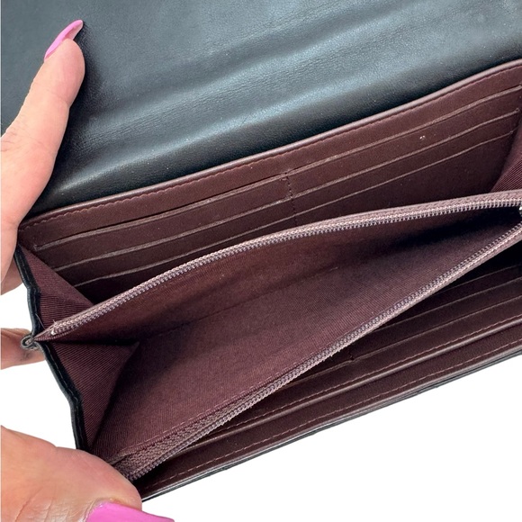 Auth Chanel Wallet With Added Chain - Picture 8 of 16